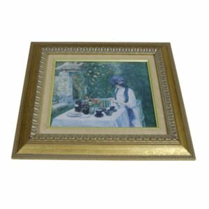 لوحة فنية ببرواز قديم مرسوم عليها مجموعة من النساء على وجبة العشاء