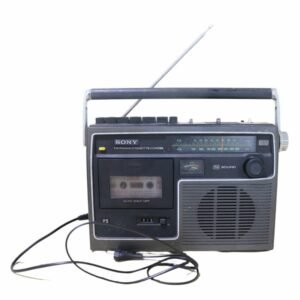 مسجل ومشغل راديو قديم من سوني موديل سي اف 1490