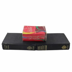 عدد 3 قواميس اكسفورد قديمة بسنوات مختلفة