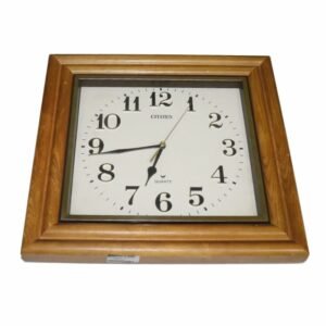 ساعة حائط قديمة خشبية من سيتزن كوارتز