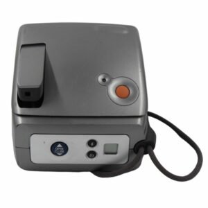 كاميرا صور فورية قديمة من بولارويد لون فضي