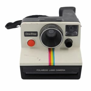 دمية كاميرا بولارويد قديمة لون ابيض