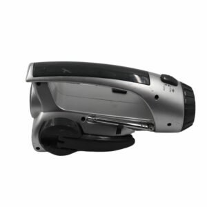 مصباح وراديو قديم يشتغل بالتعبئة اليدوية