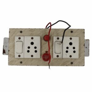 محول كهربائي خشبي قديم