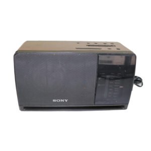 ساعة وراديو من سوني قديم