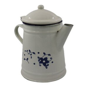 ابريق نحاسي قديم لون ابيض