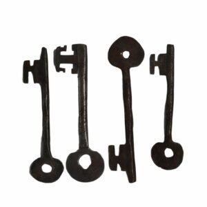 عدد 4 مفاتيح حديد قديمة حجم المتوسط