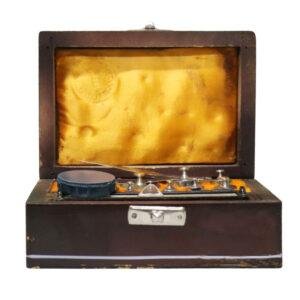 ميزان الذهب والفضة قديم مع بوكس خشبي