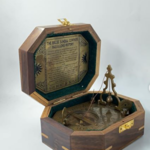 بوصلة نحاسية قديمة اصدار شركة جيلبر وابنائه مع البوكس الخشبي الاصلي