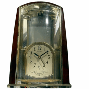 ساعة طاولة من سيكو قديمة شغالة مكينة يابانية البدي صناعة تايلندية يصل ارتفاعها الى 29 سم