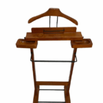 ستاند خشبي للملابس يستخدم في المكاتب ل تعليق البدلة و الجاكيت...يصل ارتفاعة الى 90 سم