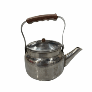 ابريق الشاي ب اللون الفضي قديم مخزن يصل ارتفاعة الى  9 سم