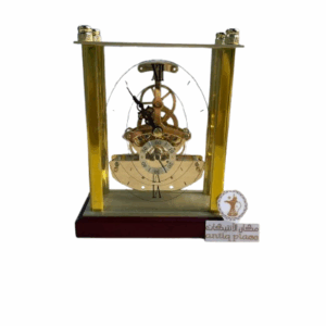 ساعة طاولة ب اللون الذهبي المميز اشتغال ممتاز يصل ارتفاعها الى 15 سم