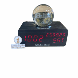 ساعة خشبية رقمية مع كرة بلورية مخزنة غير مستخدمة ابدا مناسبة للعرض والديكور مع مقياس درجة الحرارة تشتغل بالكهرباء والبطارية مع ارتفاع 12سم والعرض 15سم