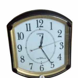 ساعة حائط مخزنة بحالة ممتازة من CITIZEN شغالة % 100 تضبط تلقائيا مع موجات راديوية بارتفاع 33 سم