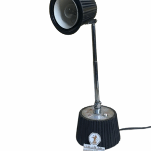 مصباح اضاءة مخزن بحالة ممتازة يستخدم عادة على المكاتب او للاعمال الفنية صناعة (اليابان) بارتفاع 43 سم