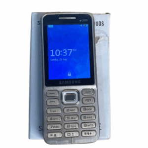 هاتف قديم مخزن بحالة ممتازة من سامسونج مع الملحقات شاحن وسماعة سلك شغال % 100