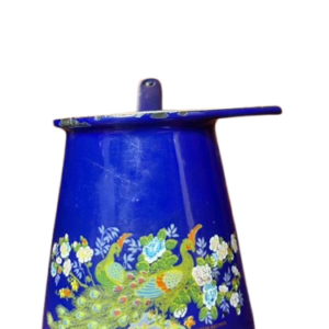 ركوة قهوة حجم كبير مخزن بحالة جيدة جدا عليه نقوش تقليدية